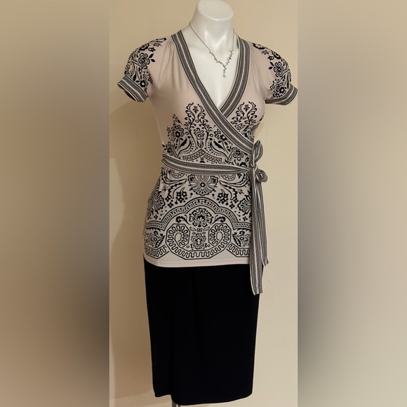 BCBG MaxAzria Jersey Kent RapFront Top SZ XS Cream Color W Black Floral … - Picture 2 of 11